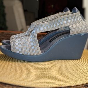 EUC STEVEN BY STEVE MADDEN WEDGES